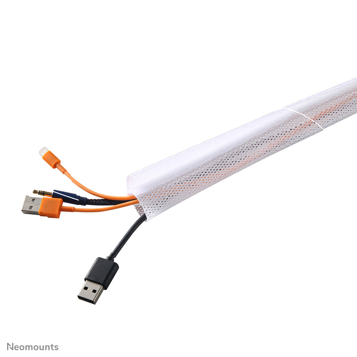 NS-CS200WHITE ist eine flexible Kabelsocke (Länge: 200 cm, Breite 8,5 cm) – Weiß